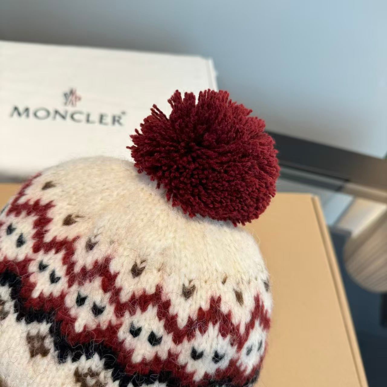 Explosive woolen hat