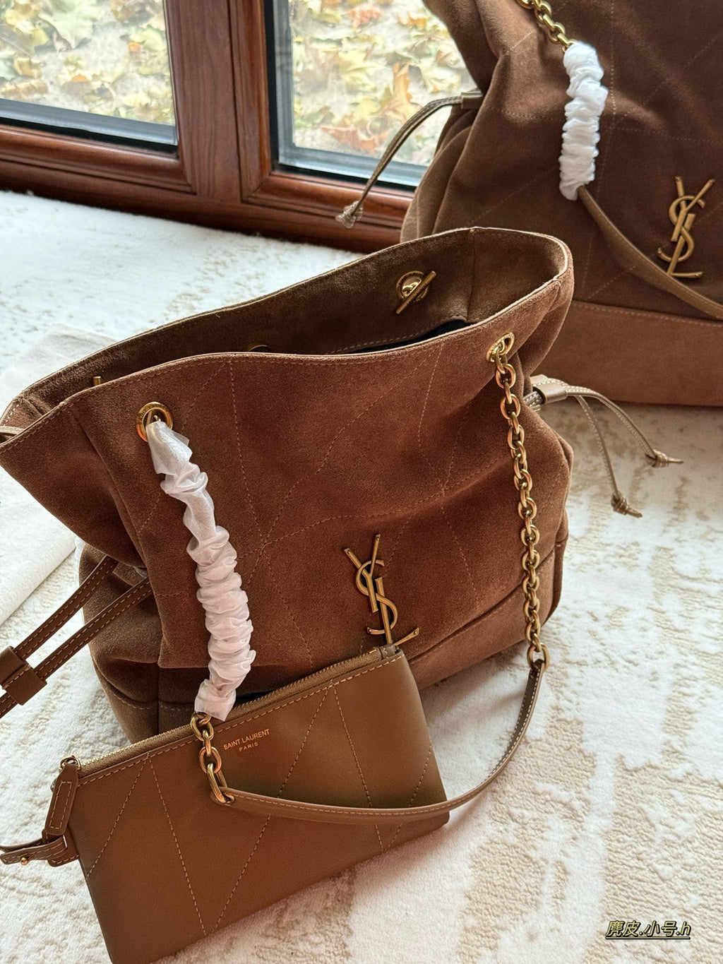 Matte suede triangular grid tote bag
