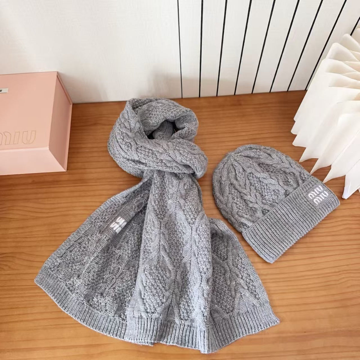 Explosive scarf and hat set