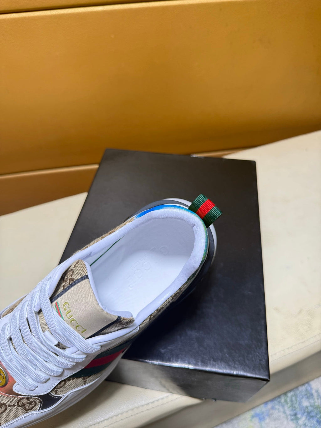 Unique modern style sports shoes