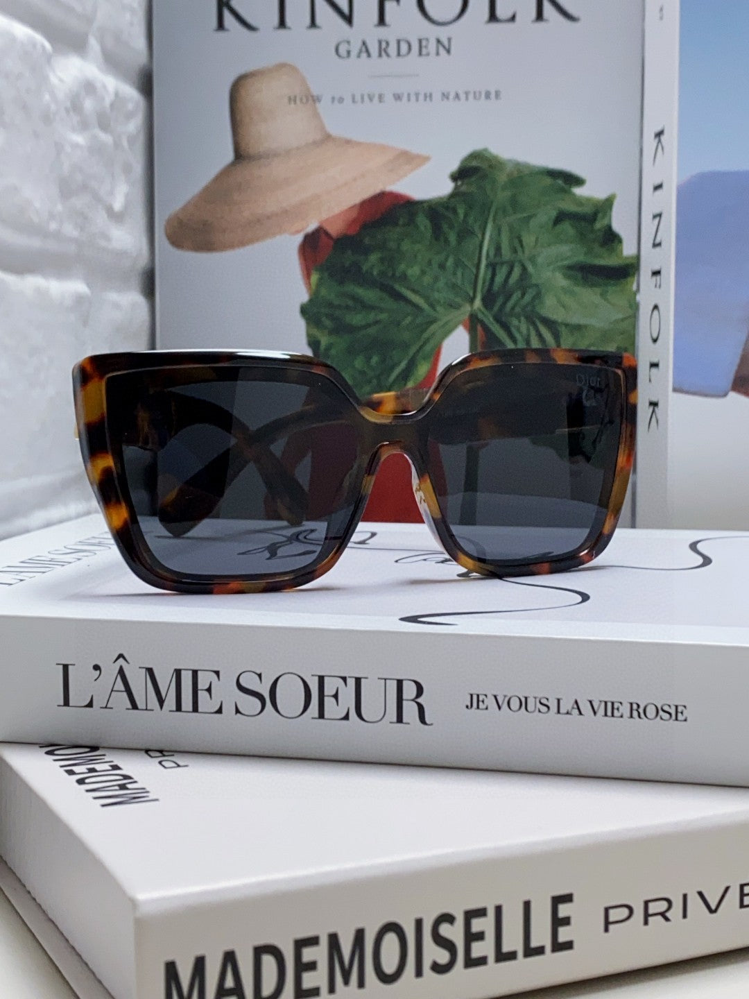 Super Beautiful Geometric Lingge Mirror Legs Super Beautiful New Women's Sunglasses