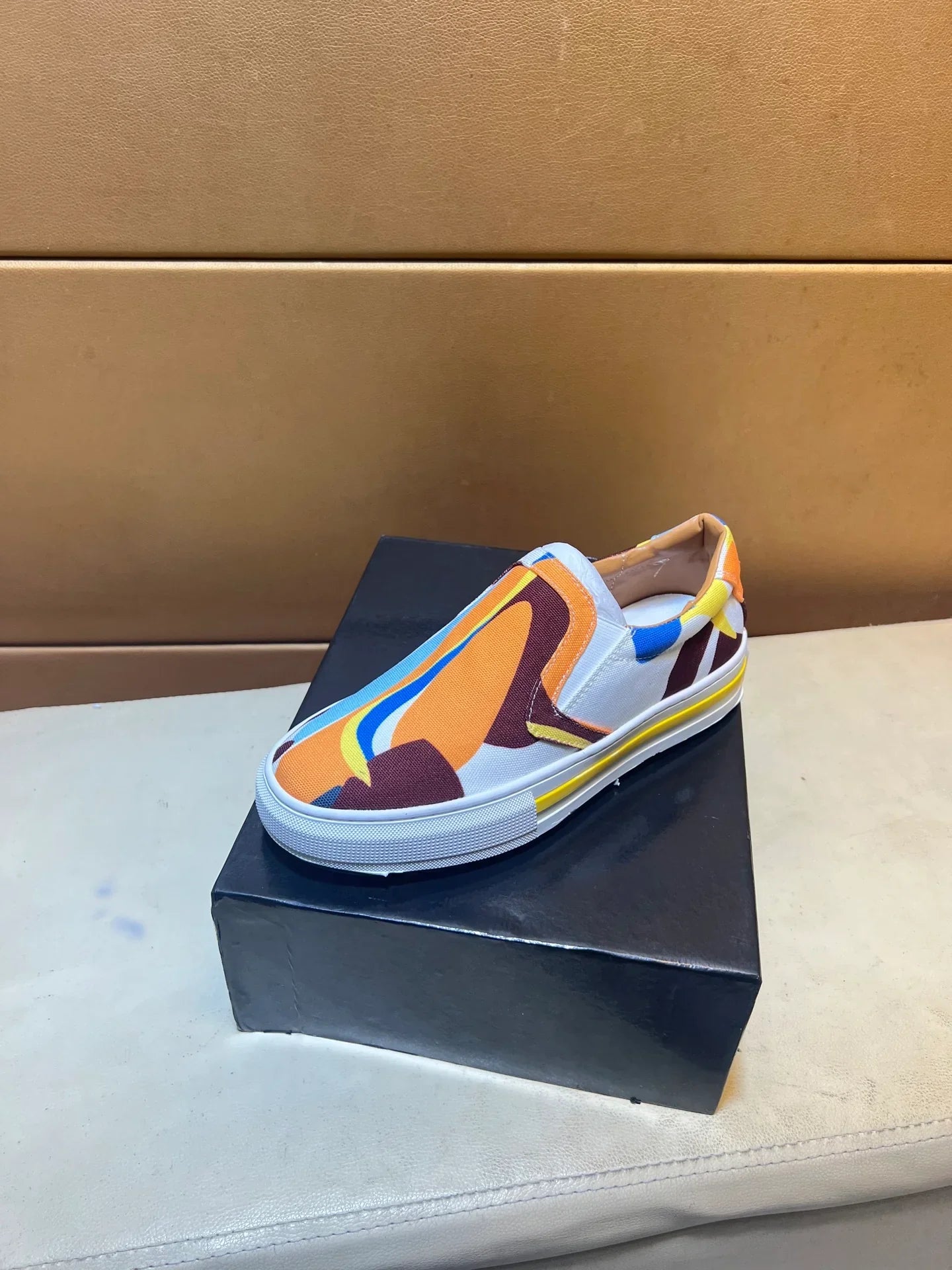 Modern style sports shoes