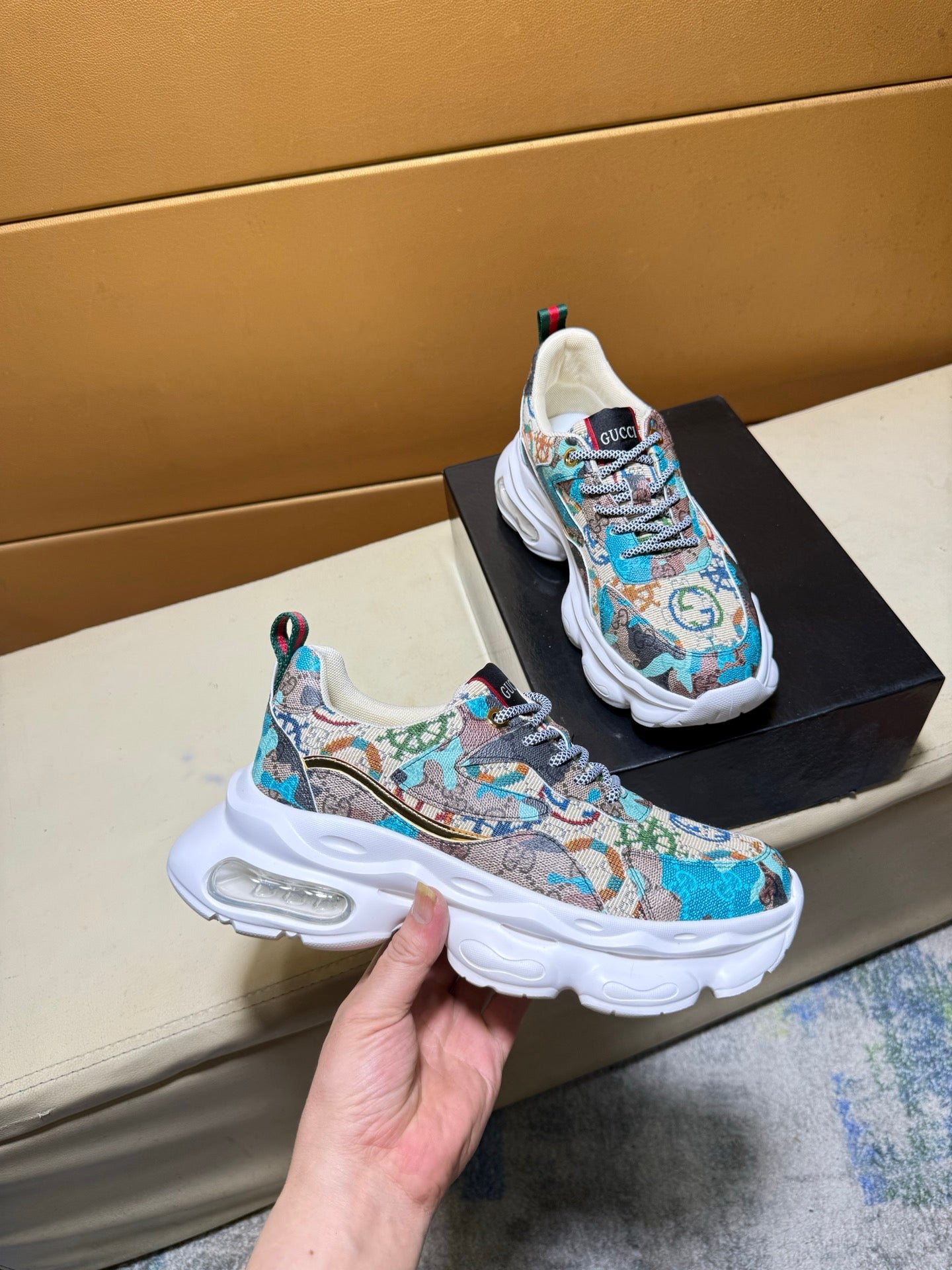 Unique modern style sports shoes