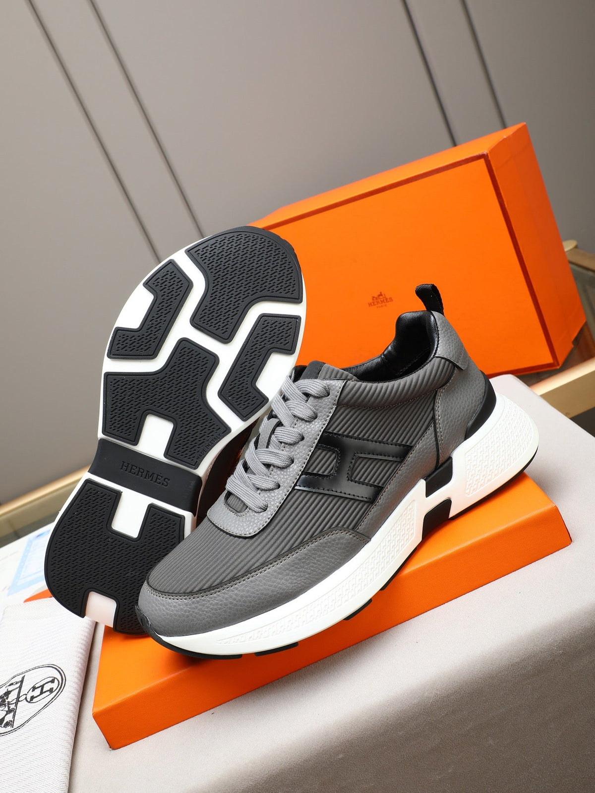 Men's casual sports shoes