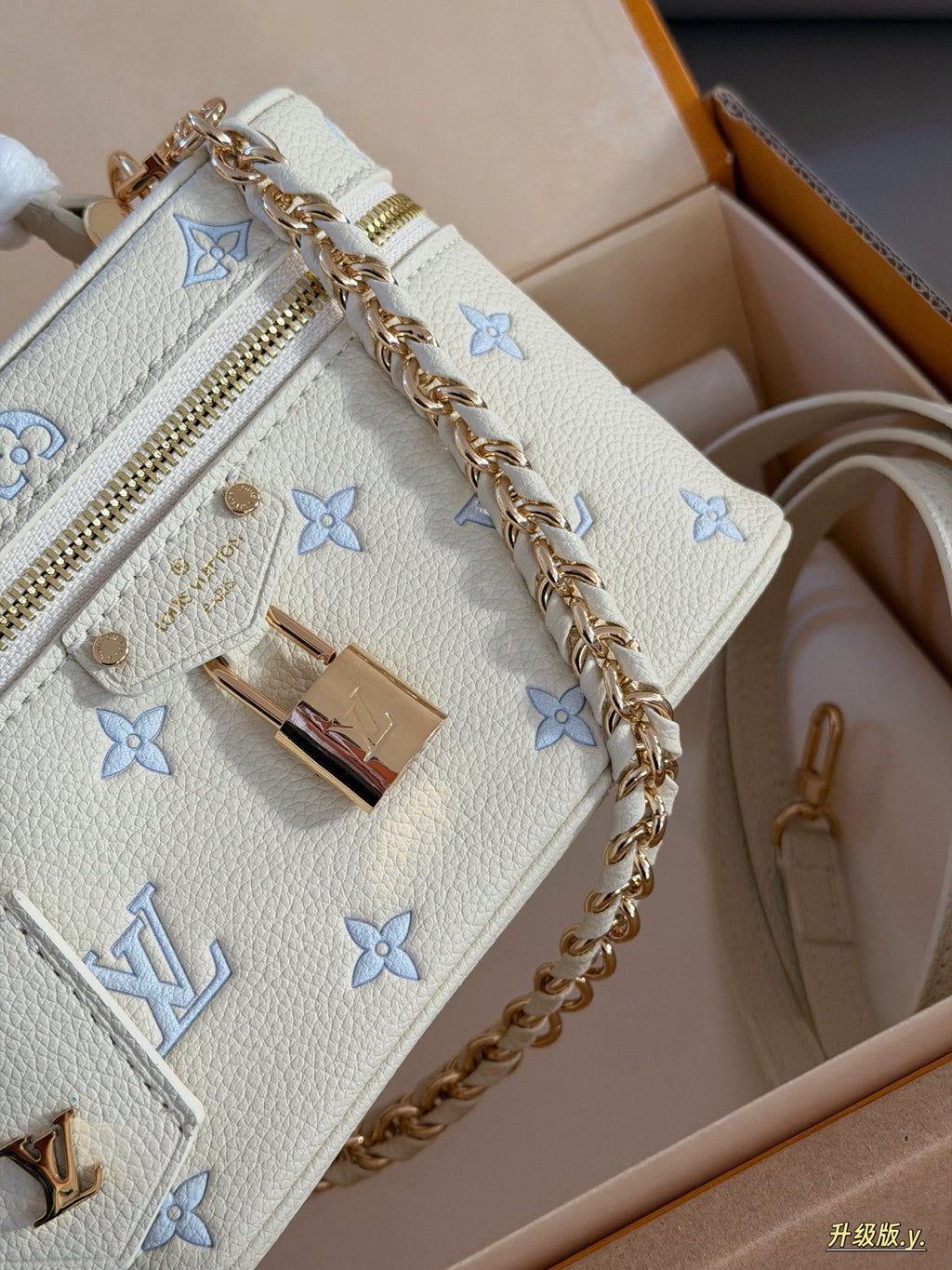 Ice cream blue lock flat makeup bag