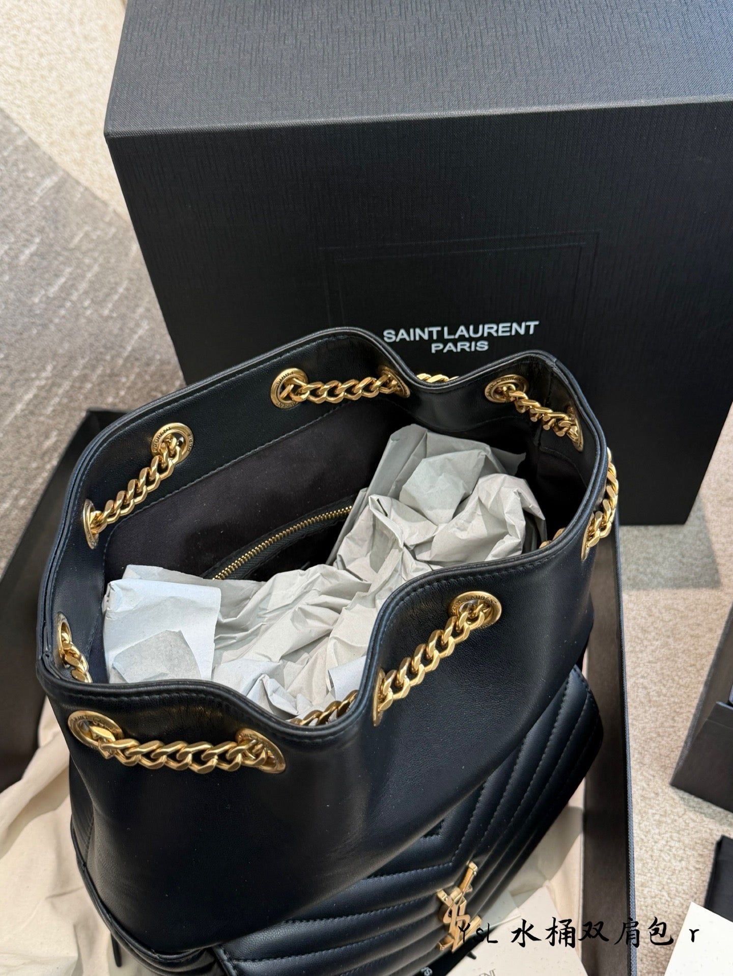 Vertical V-shaped bucket bag with double shoulder