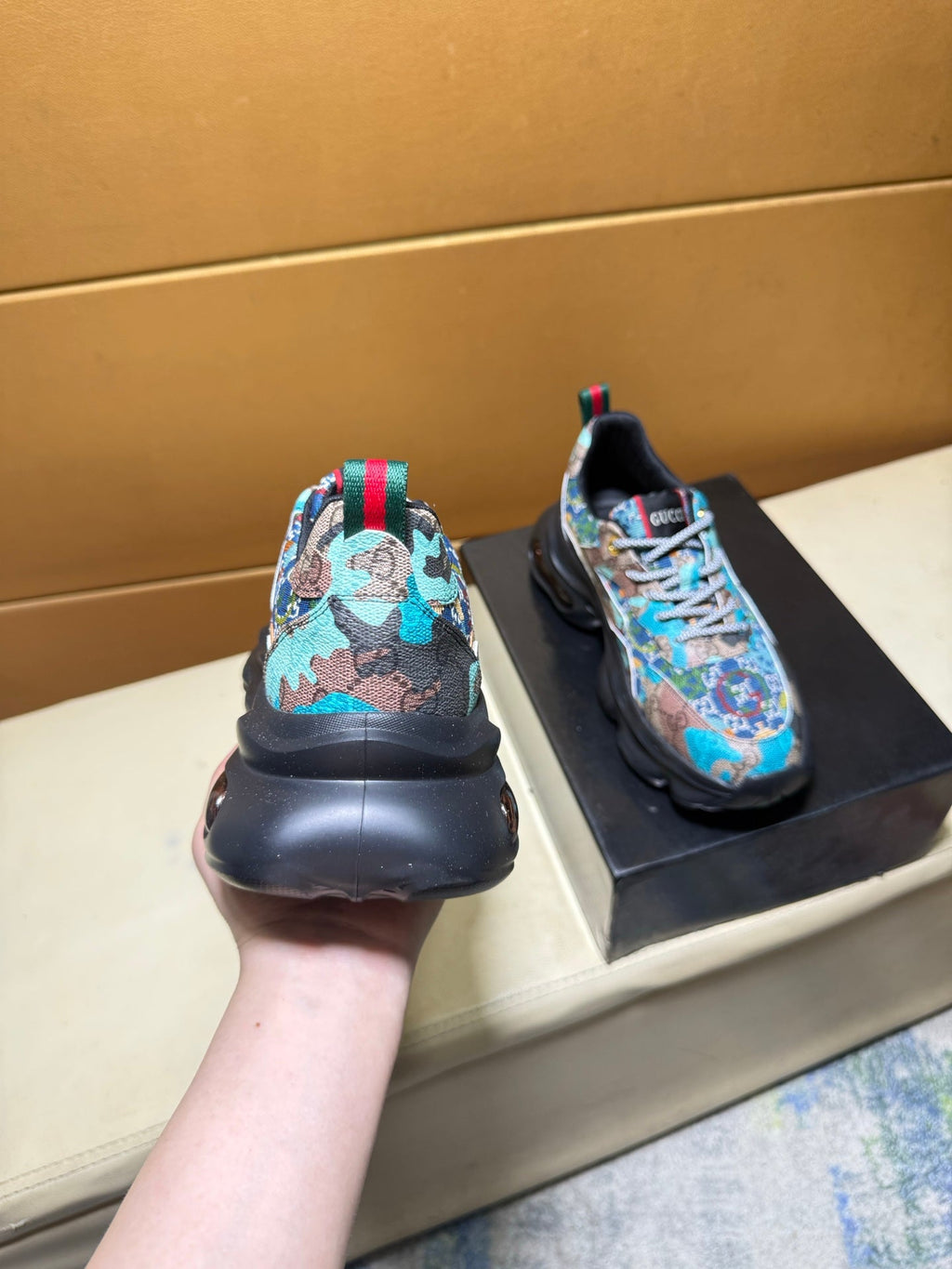 Unique modern style sports shoes