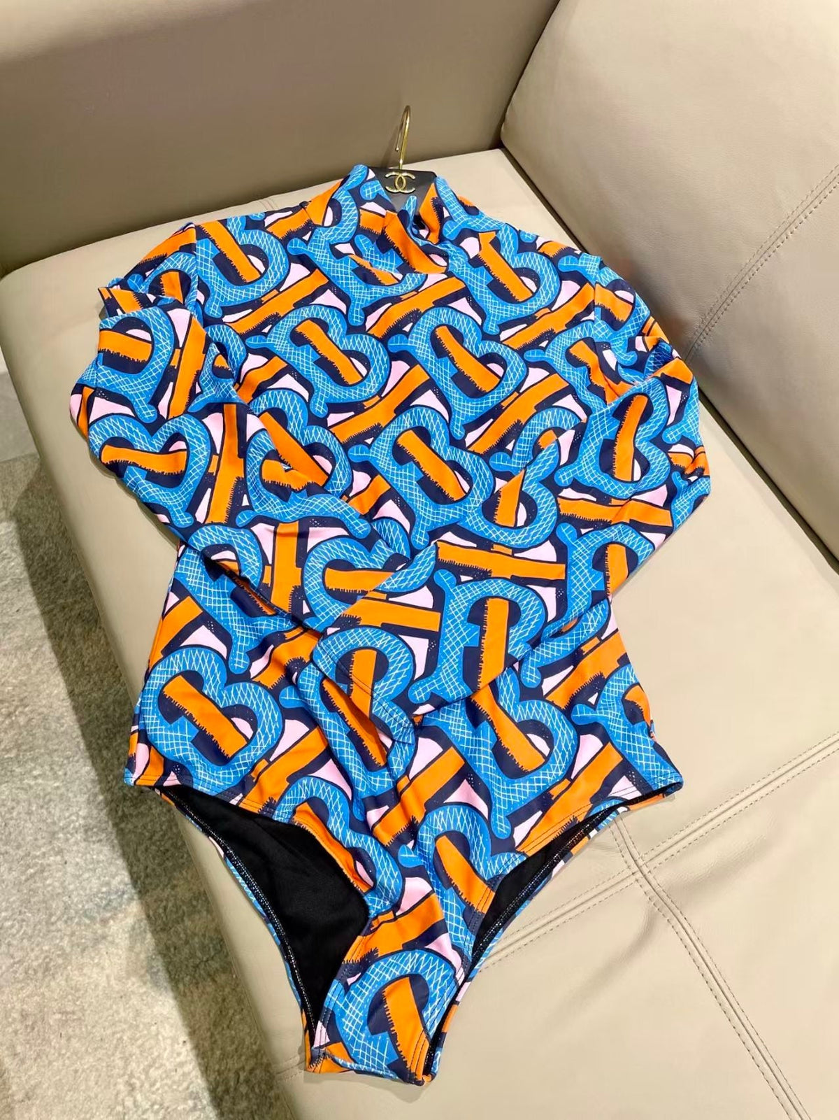 New one-piece sunscreen swimsuit