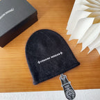 New versatile hat