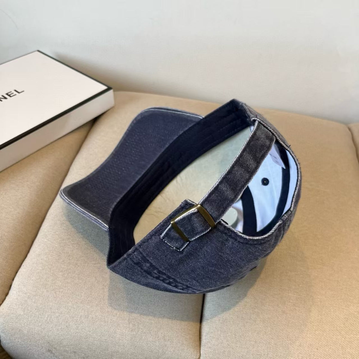 Explosive letter embroidered baseball cap