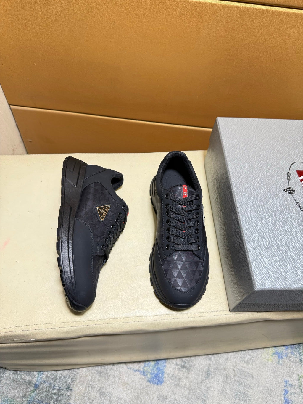 Silk calf leather shoes