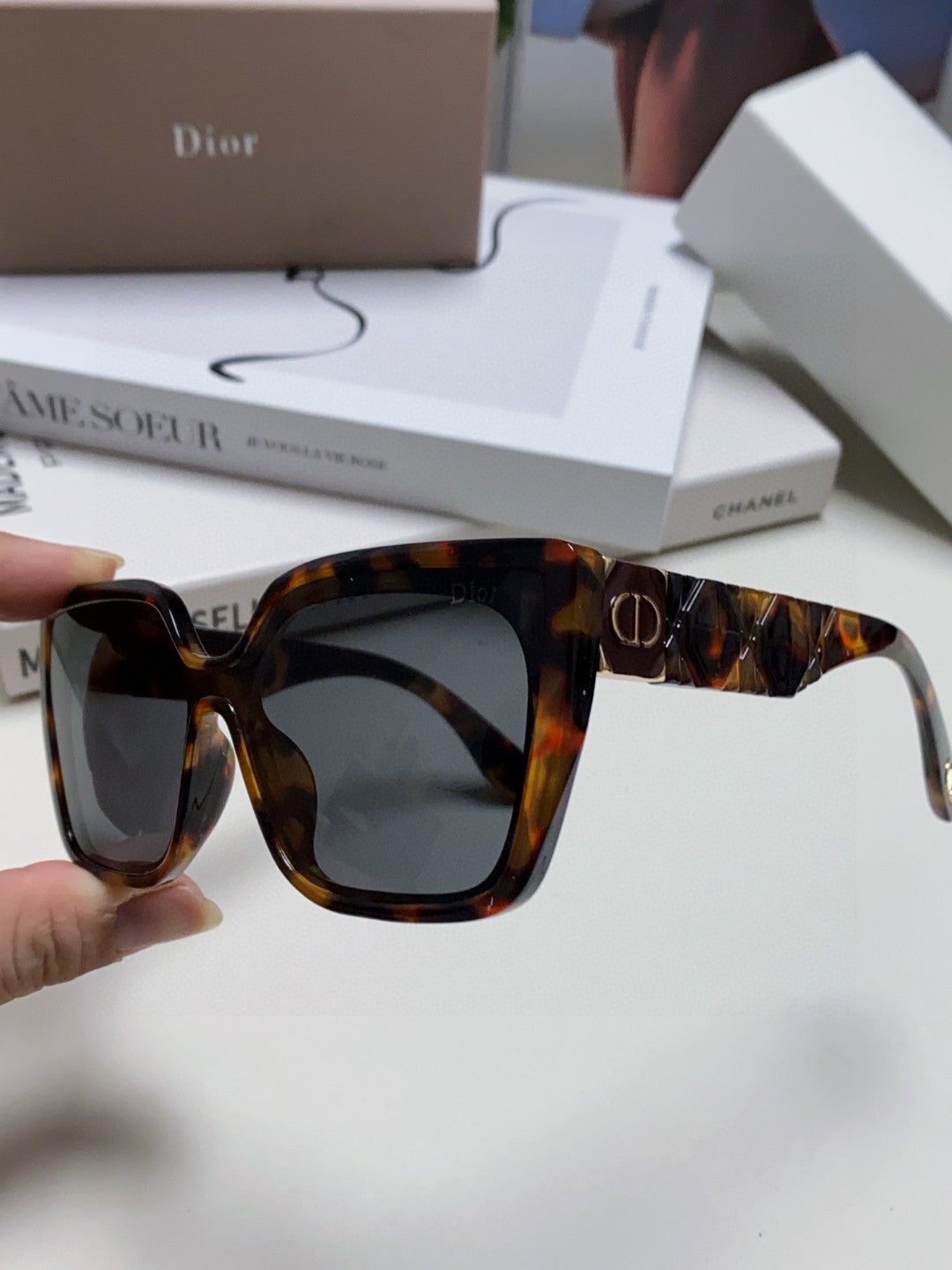 Super Beautiful Geometric Lingge Mirror Legs Super Beautiful New Women's Sunglasses