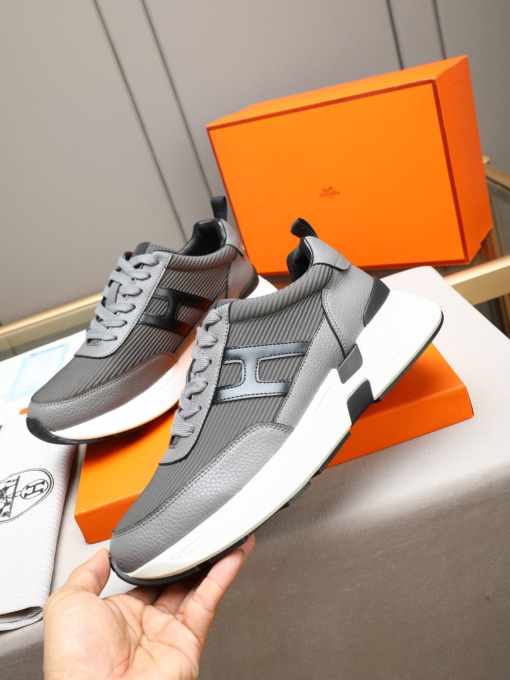Men's casual sports shoes