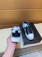 Modern style sports men's shoes