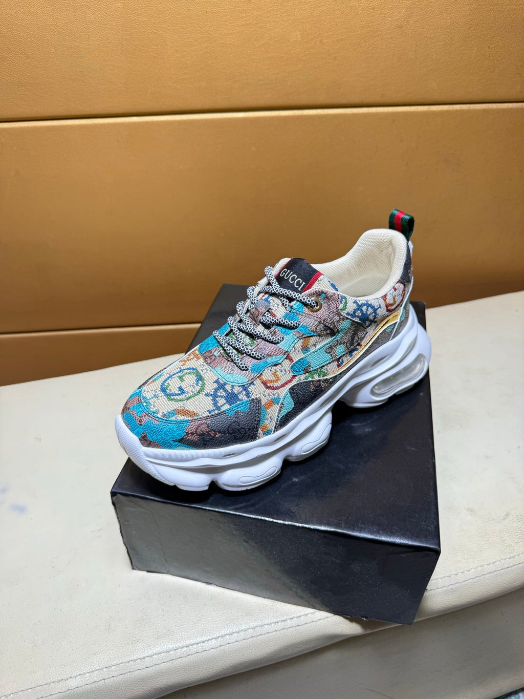 Unique modern style sports shoes