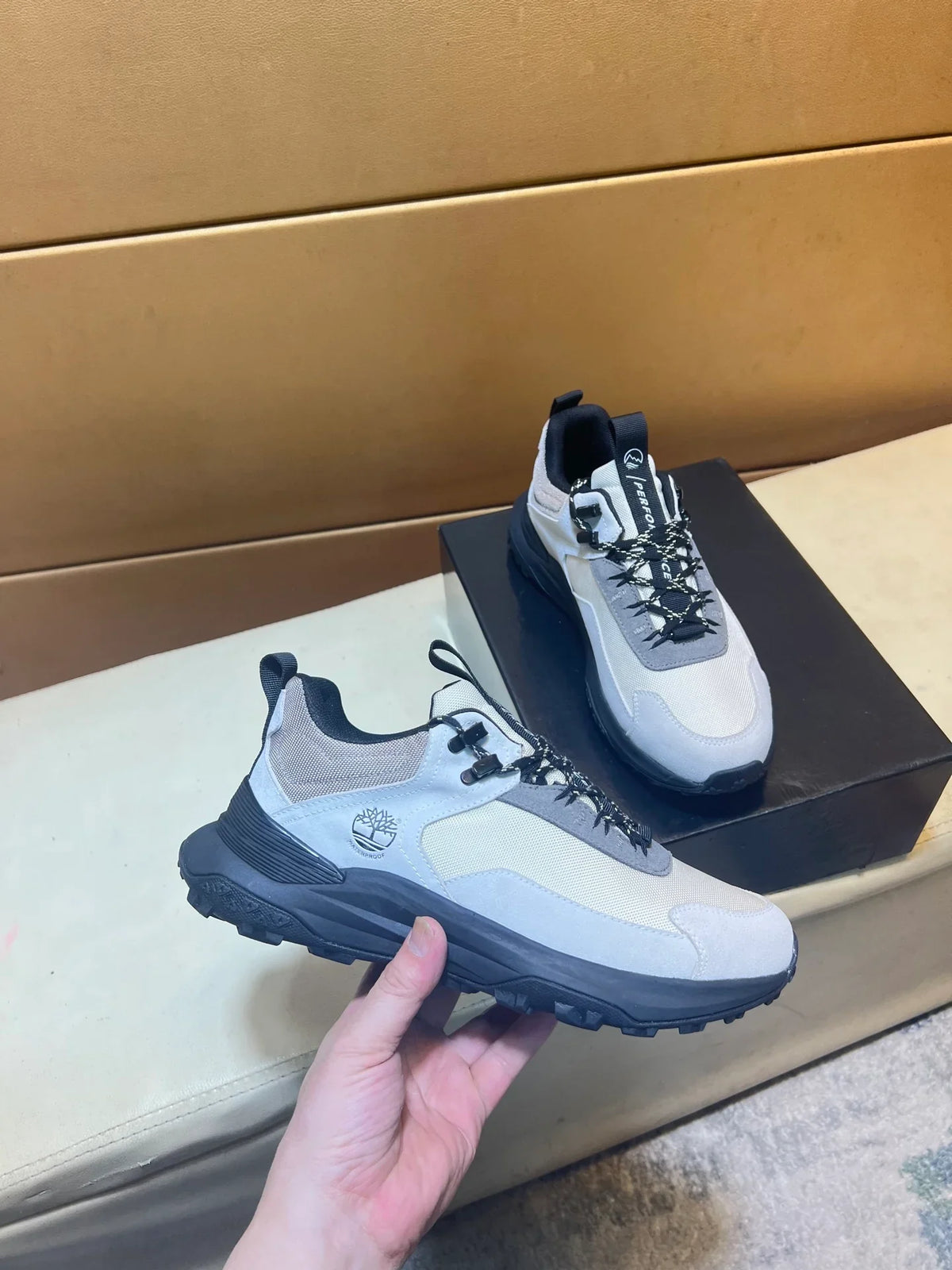 Low cut outdoor casual shoes