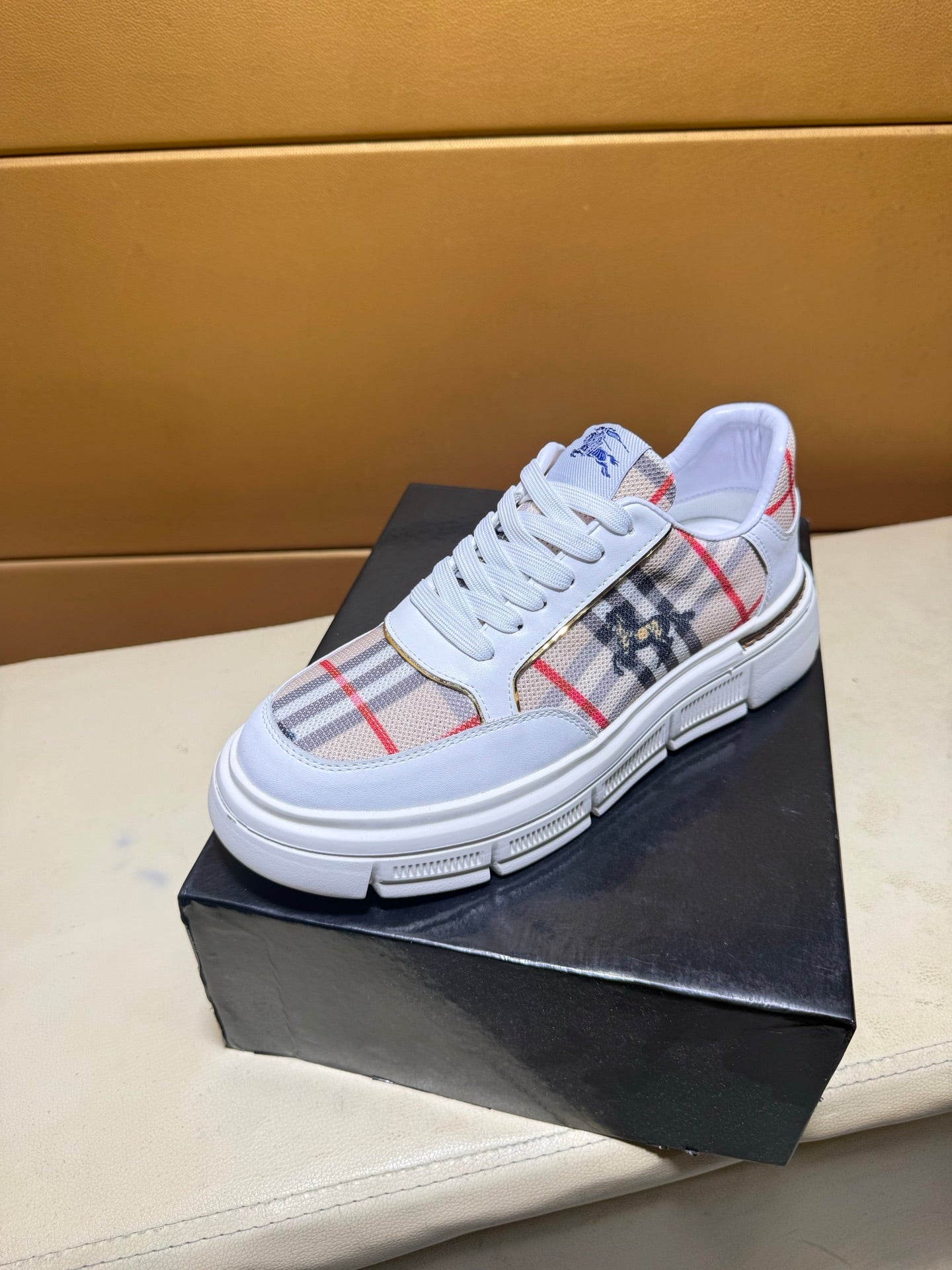 🏃 Casual shoes are a must-have for trendy men