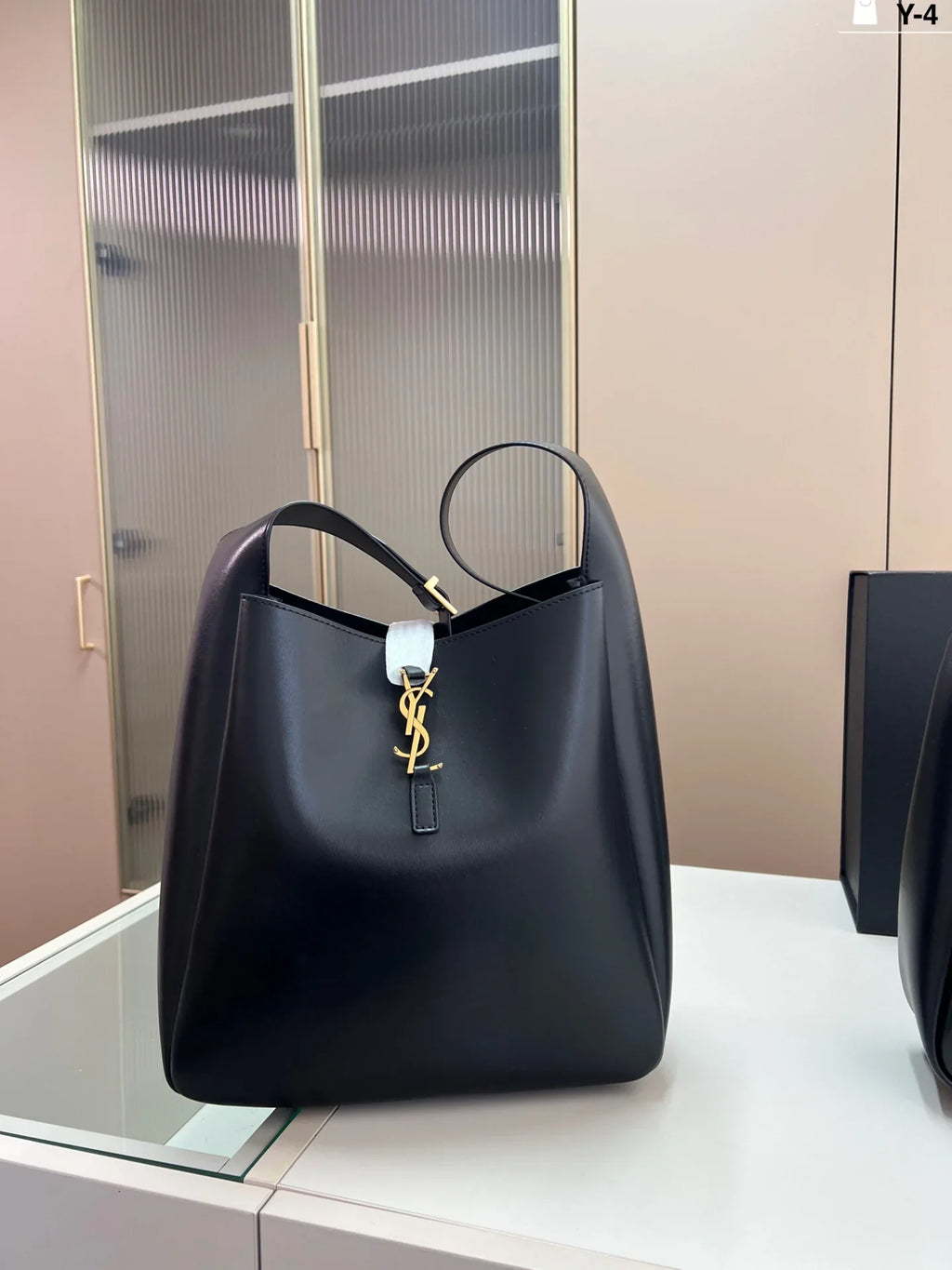 Elegant and independent temperament bag