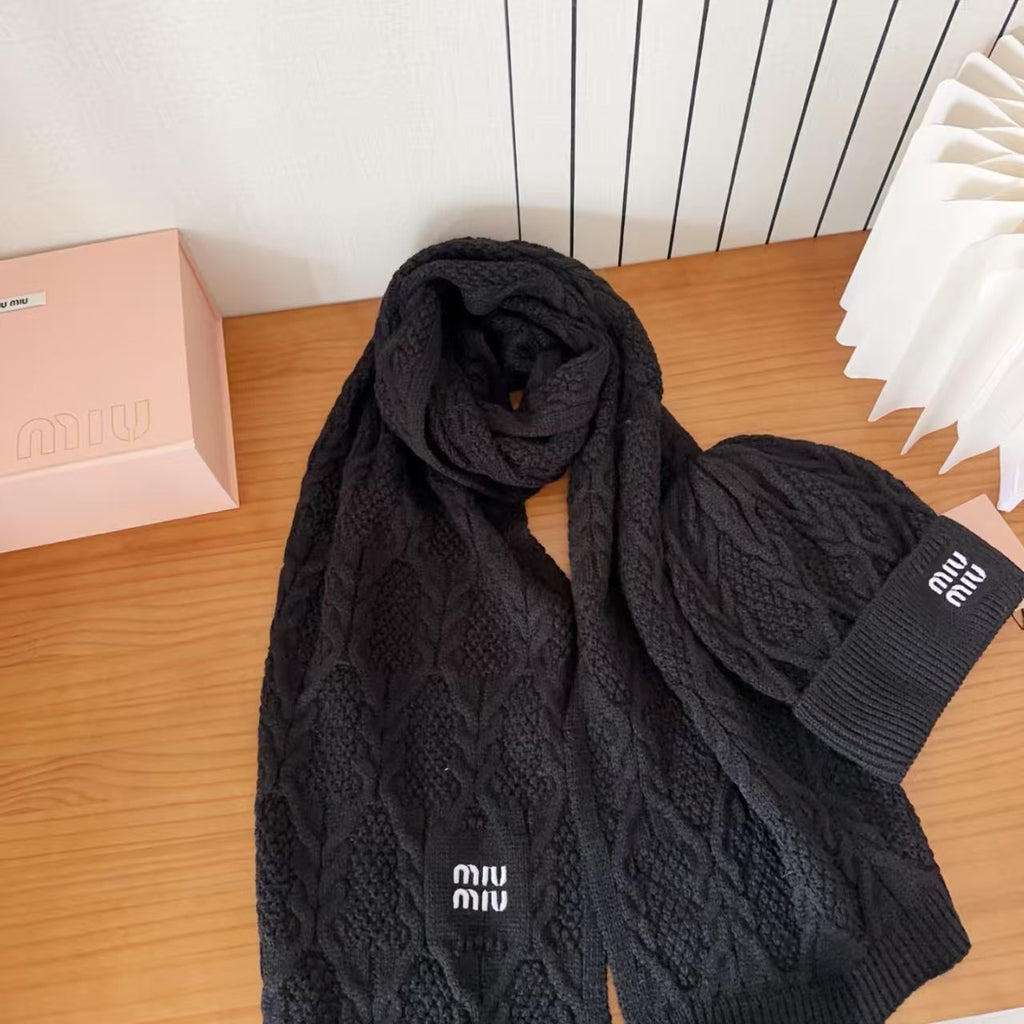 Explosive scarf and hat set