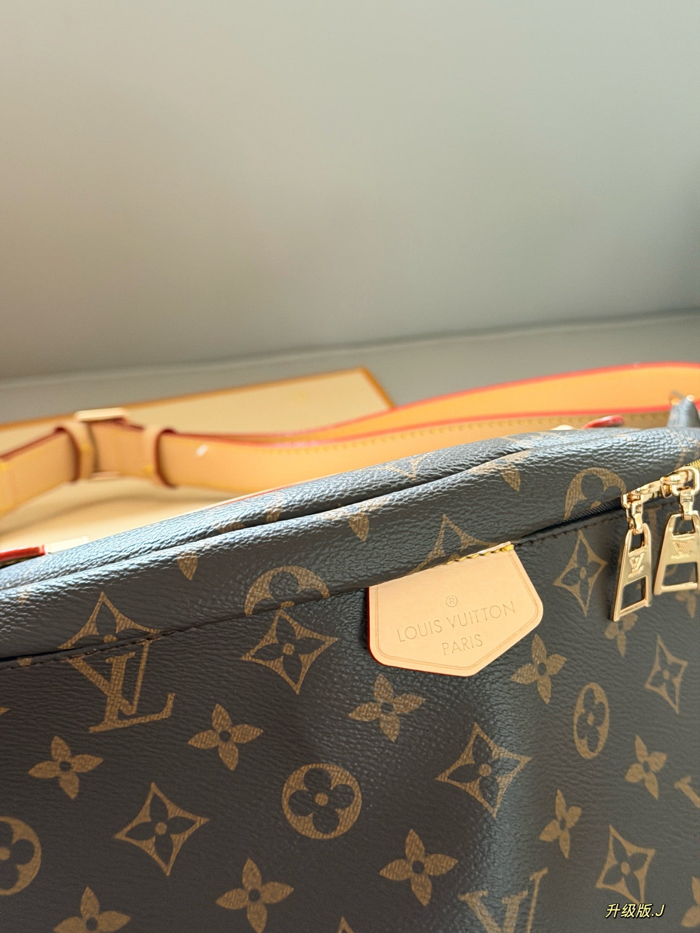 Horizontal vintage waist bag/chest bag