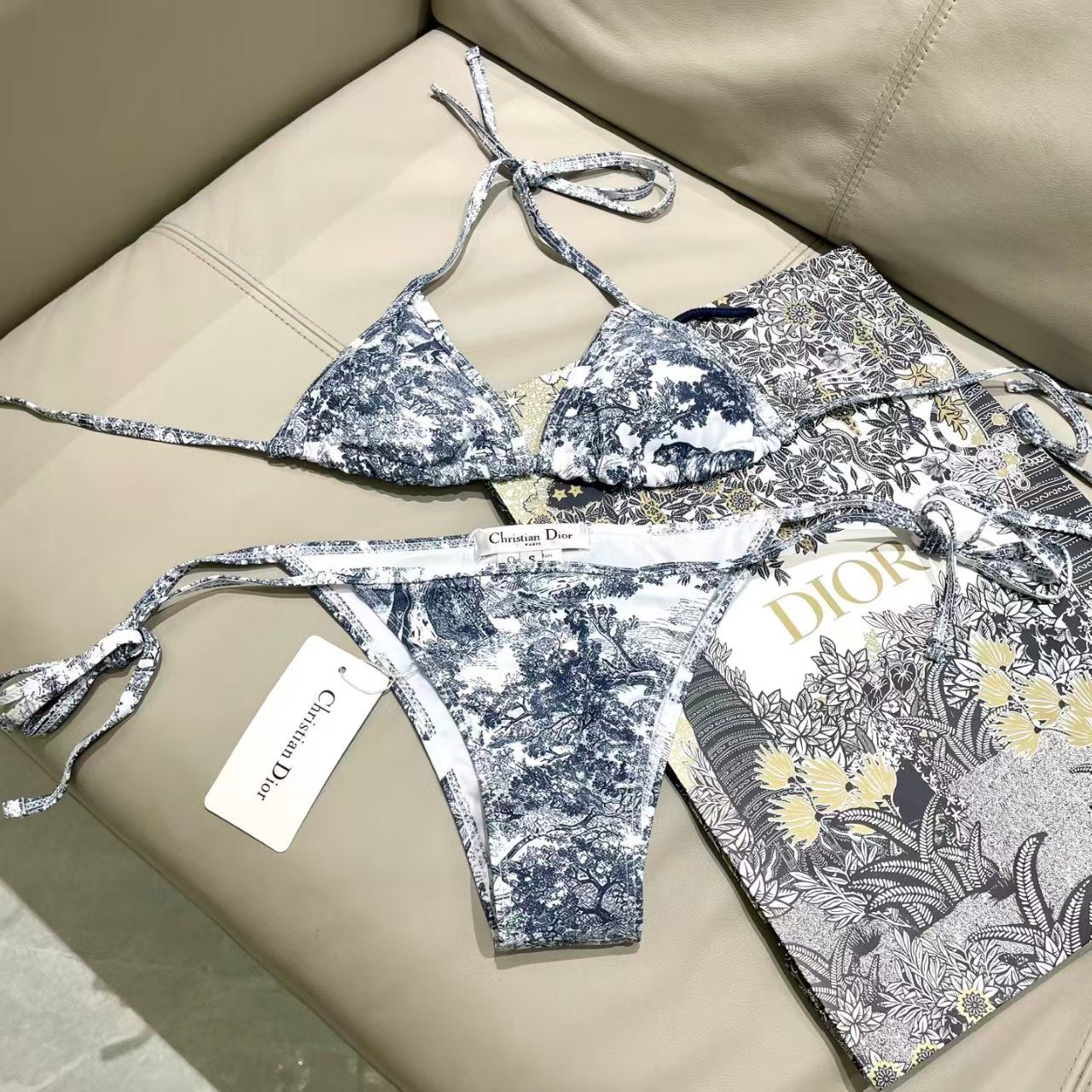 New three piece printed swimsuit