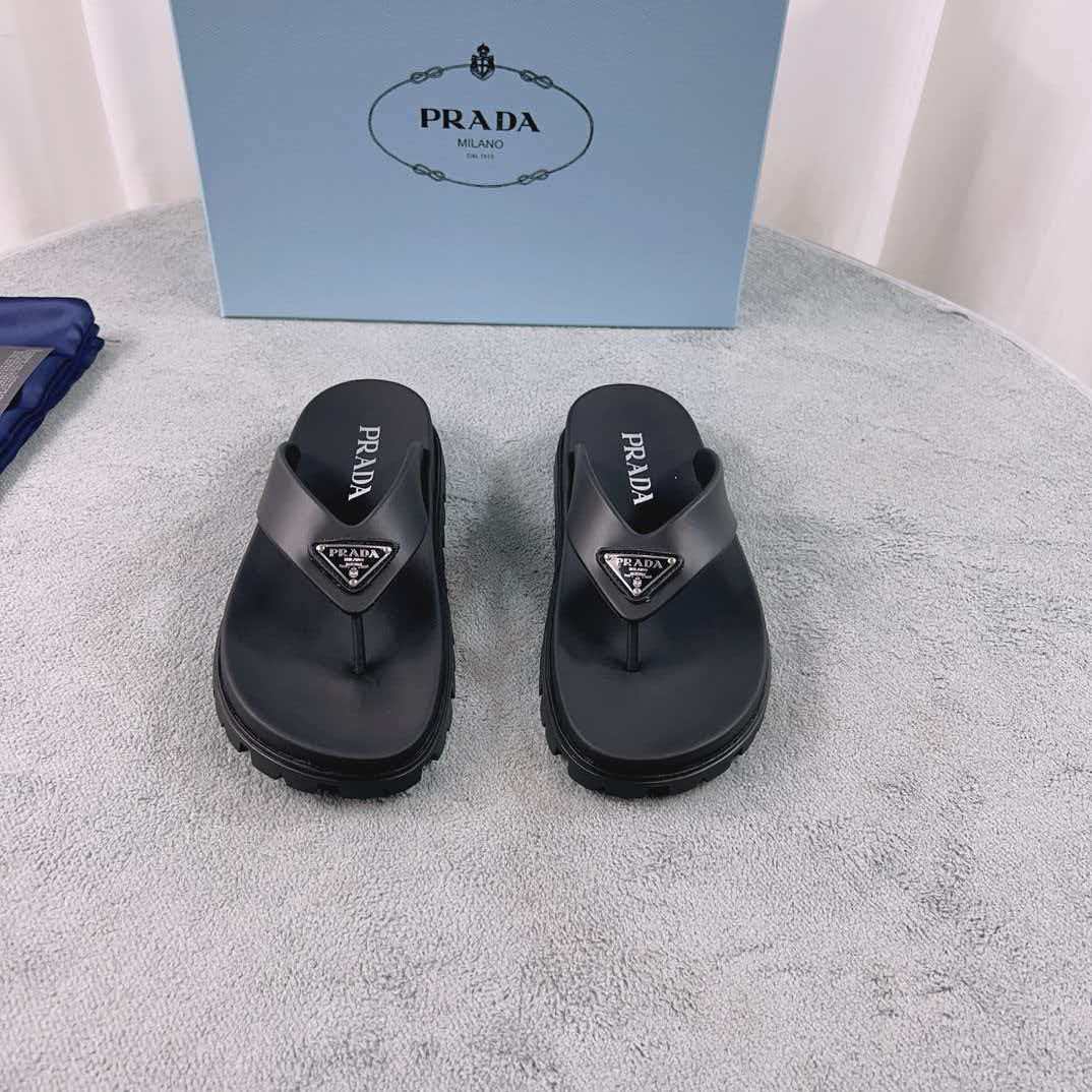 Latest couple style clamp slippers