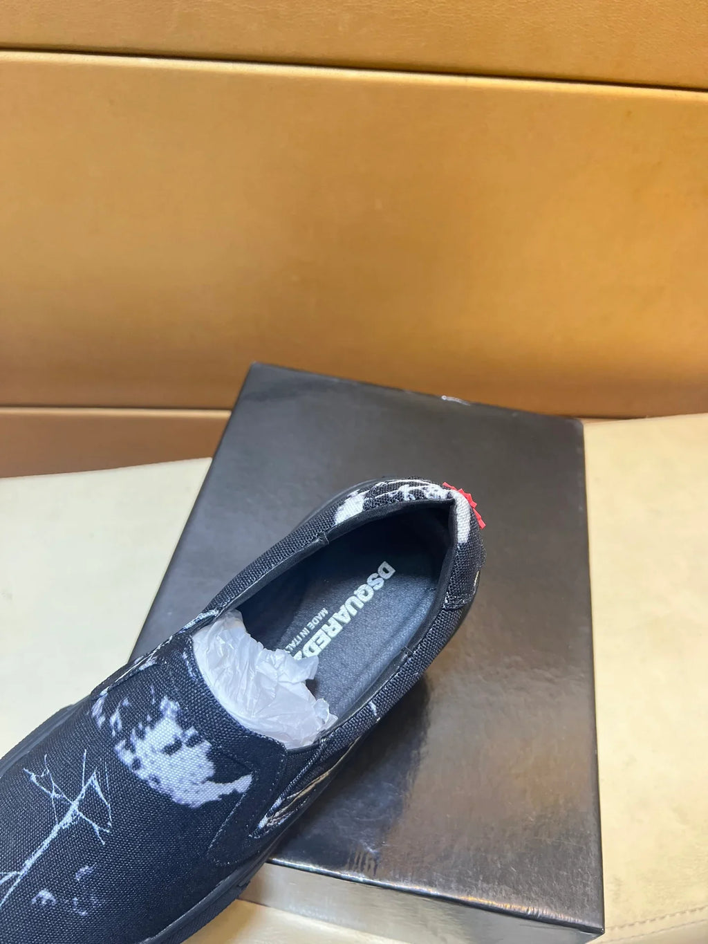Modern style sports shoes