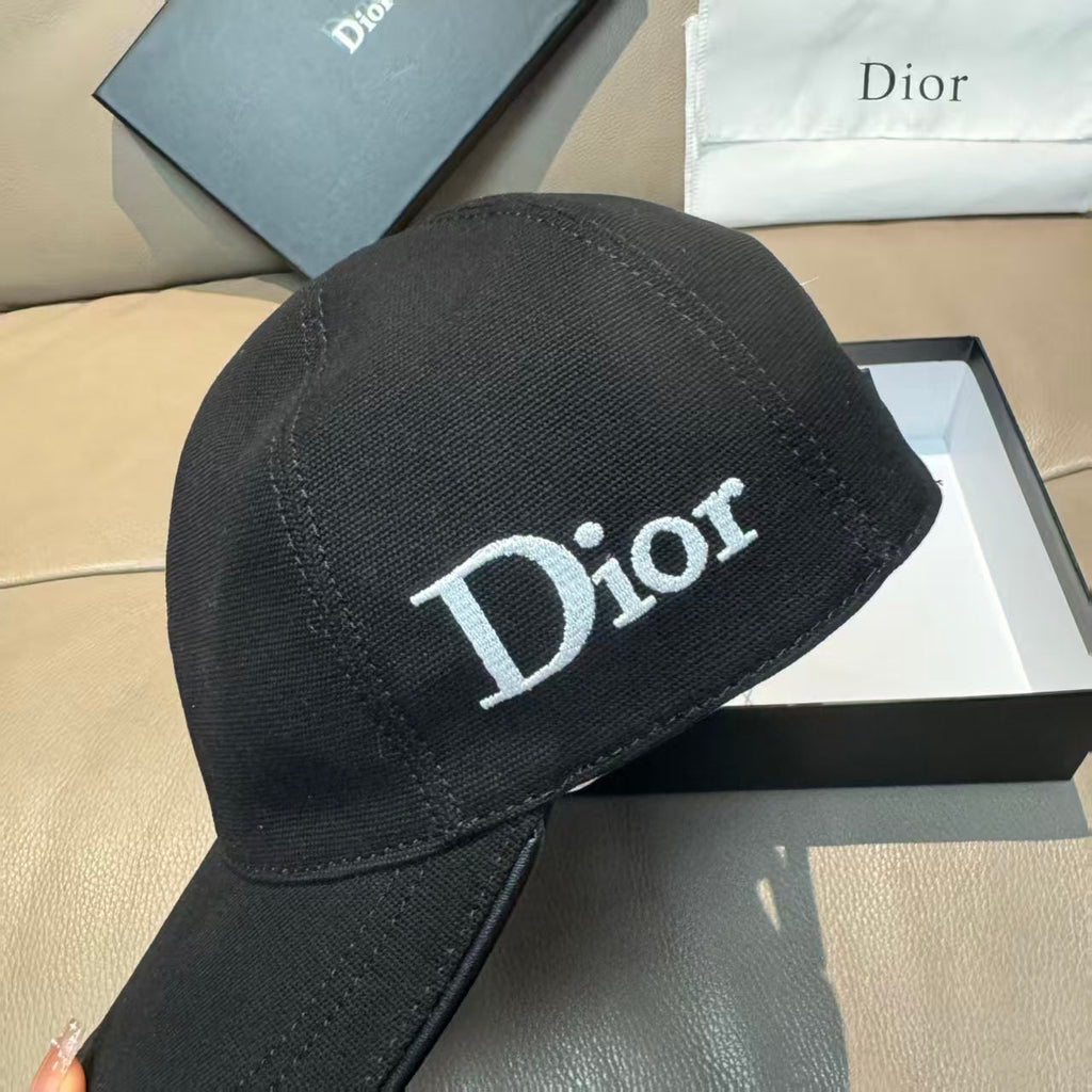 New letter embroidered baseball cap