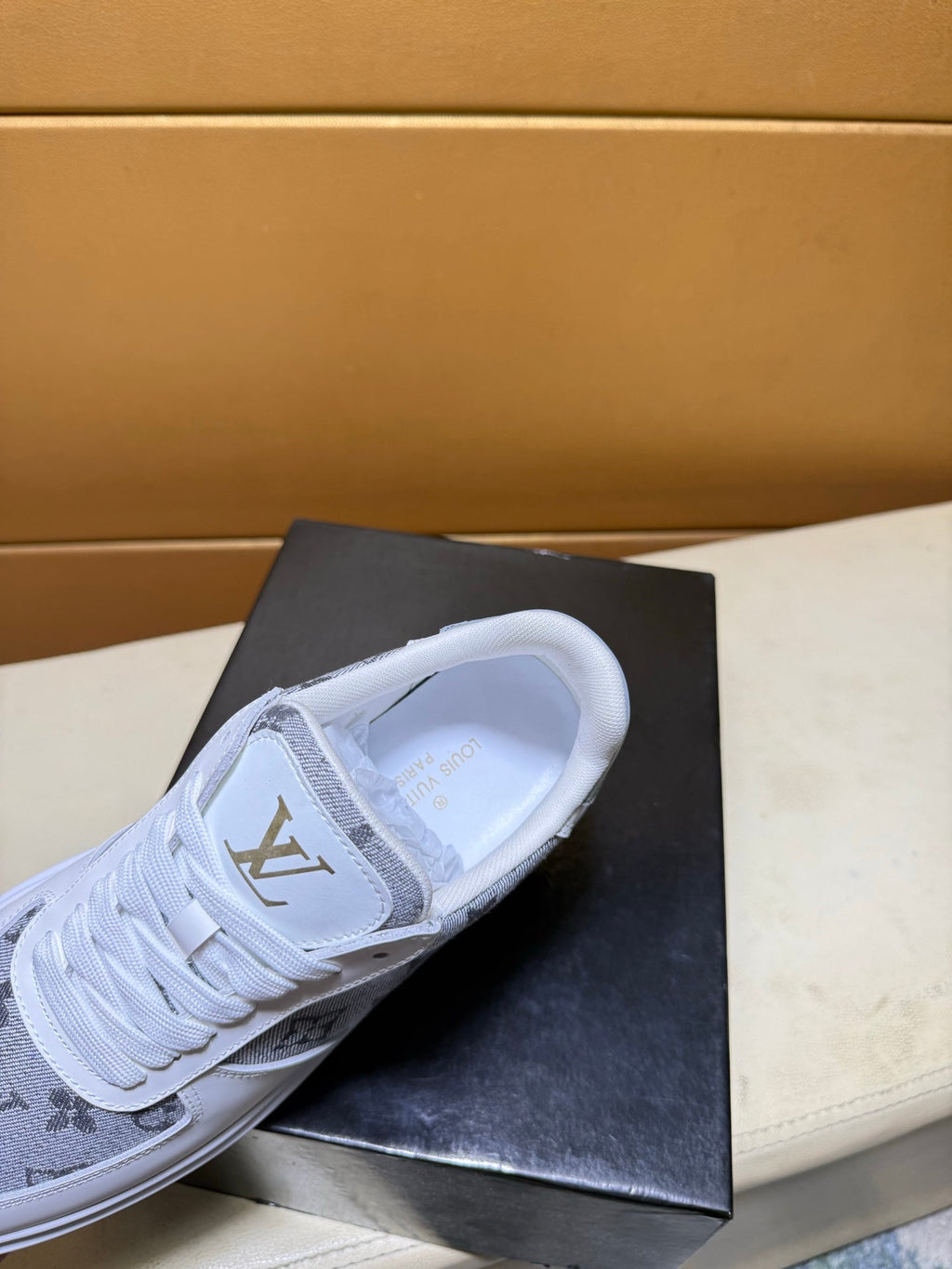 Unique modern style sports shoes