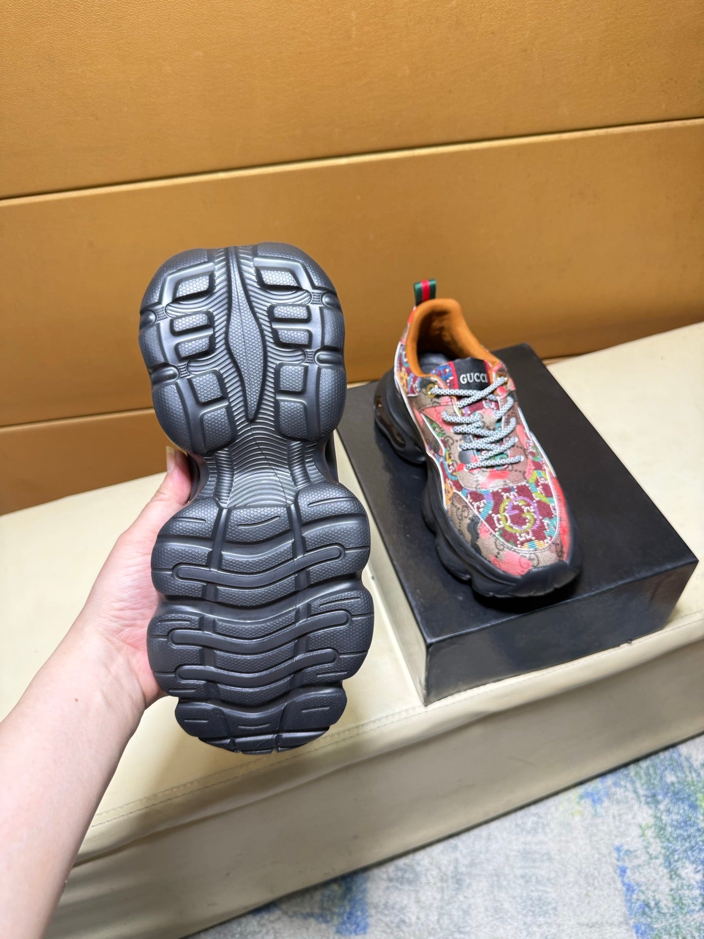 Unique modern style sports shoes