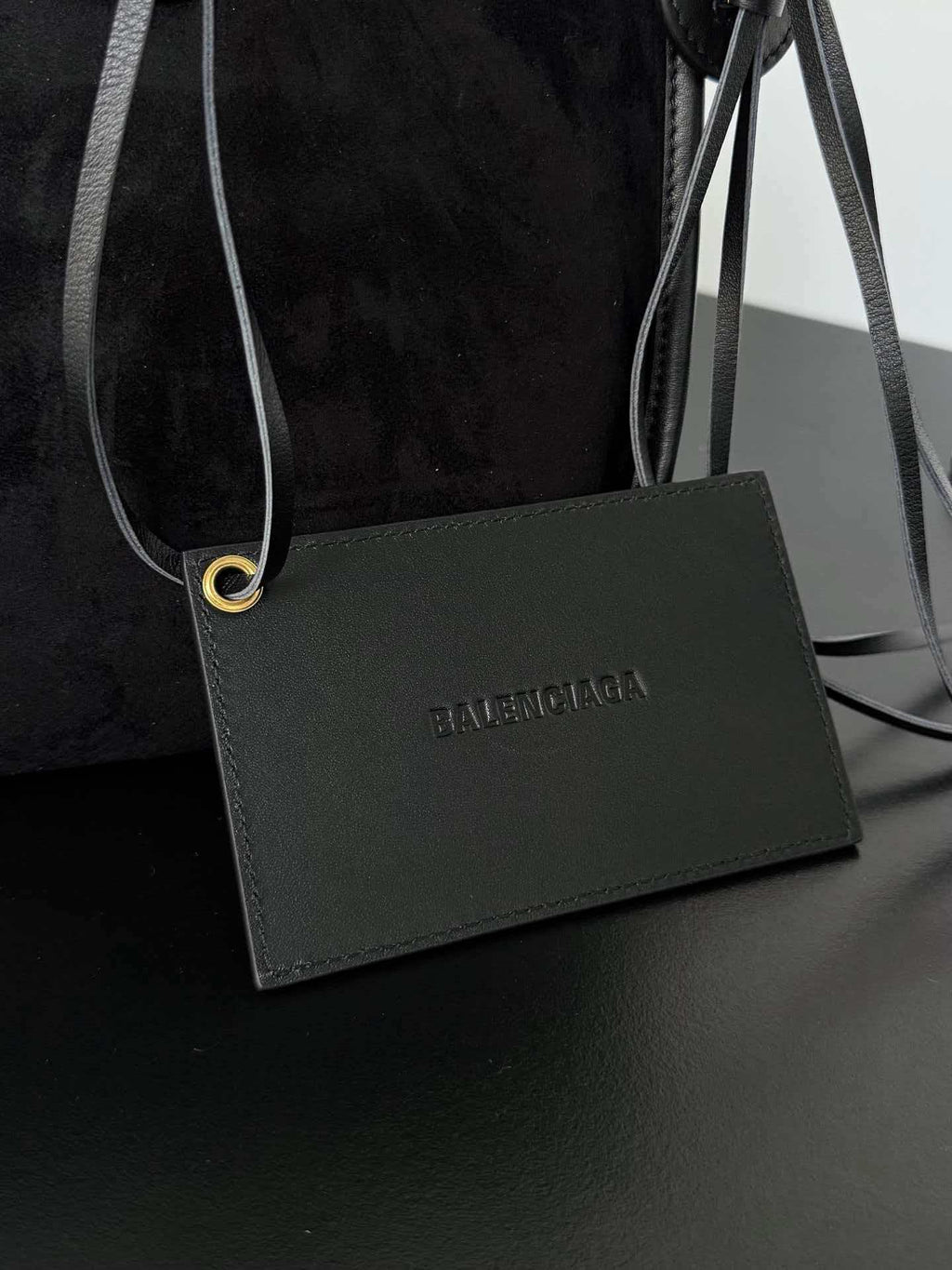 Classic and complex modern style handbag