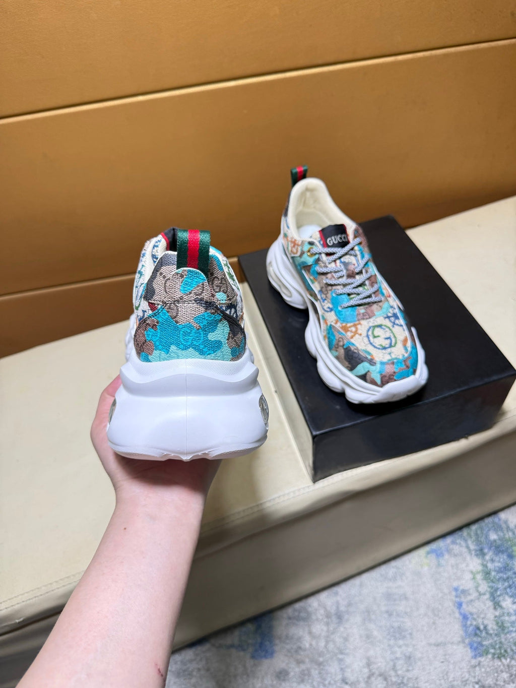 Unique modern style sports shoes