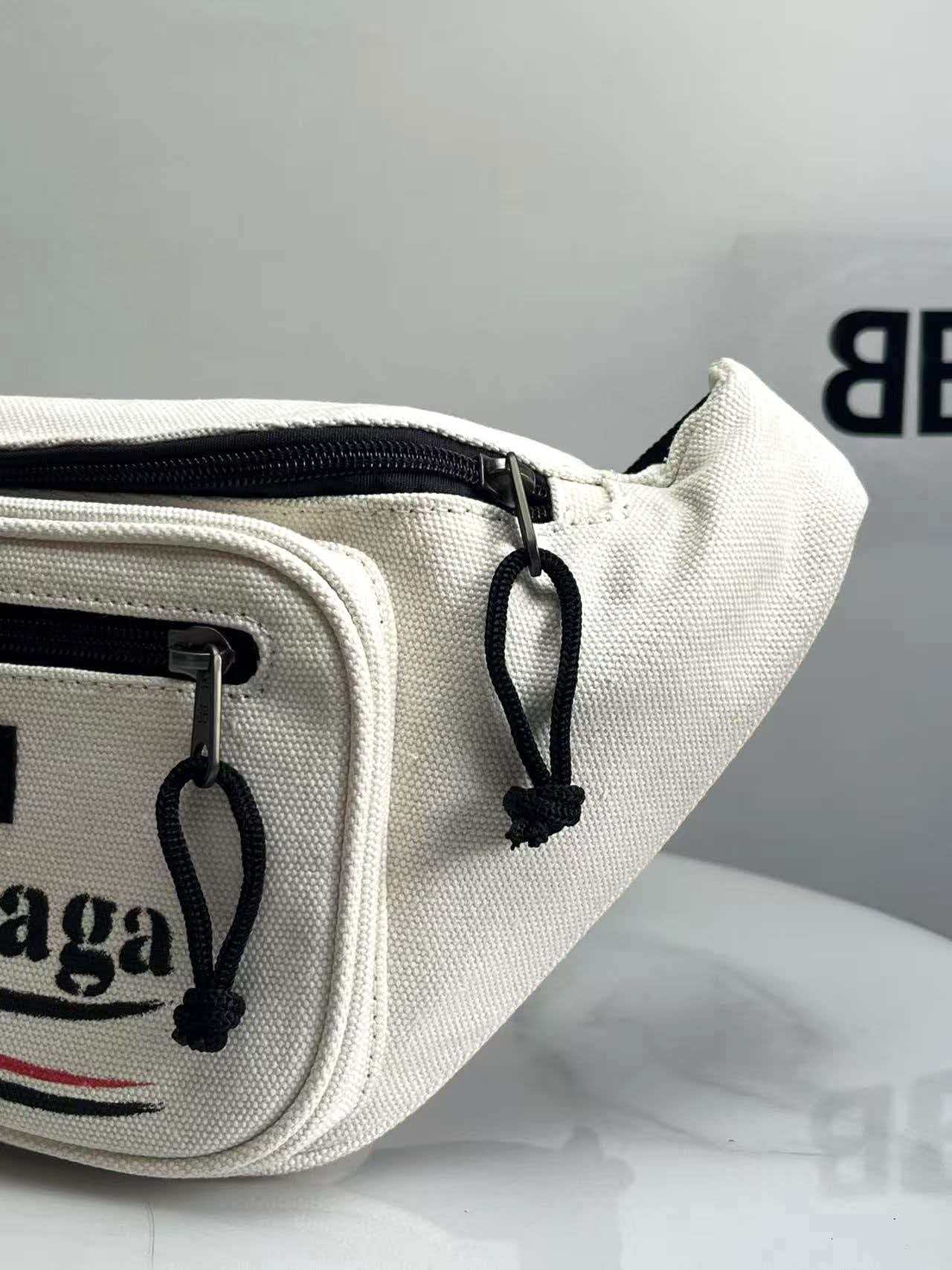 Canvas chest bag waist bag is simple and lightweight