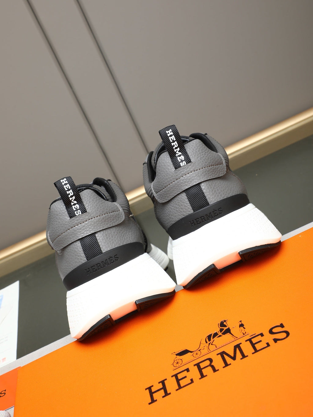 Men's casual sports shoes