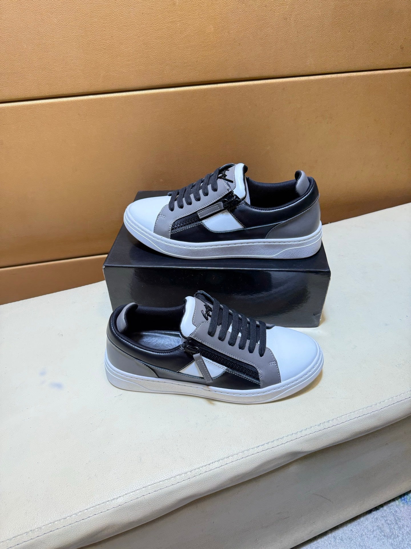 Lazy footrest style shoe upper breathable lace up board shoes