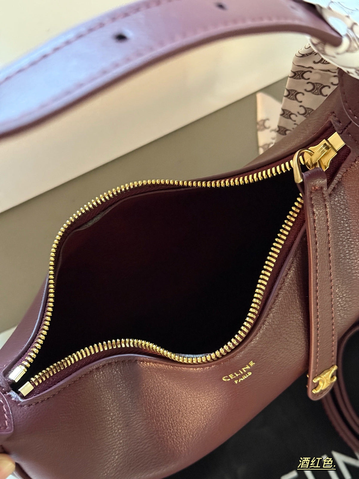 Crescent belt buckle armpit bag