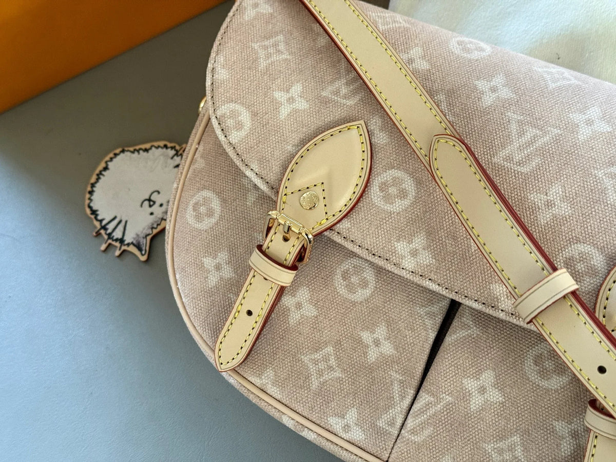 Bean Paste Powder Cowboy Double Button Saddle Postman Bag