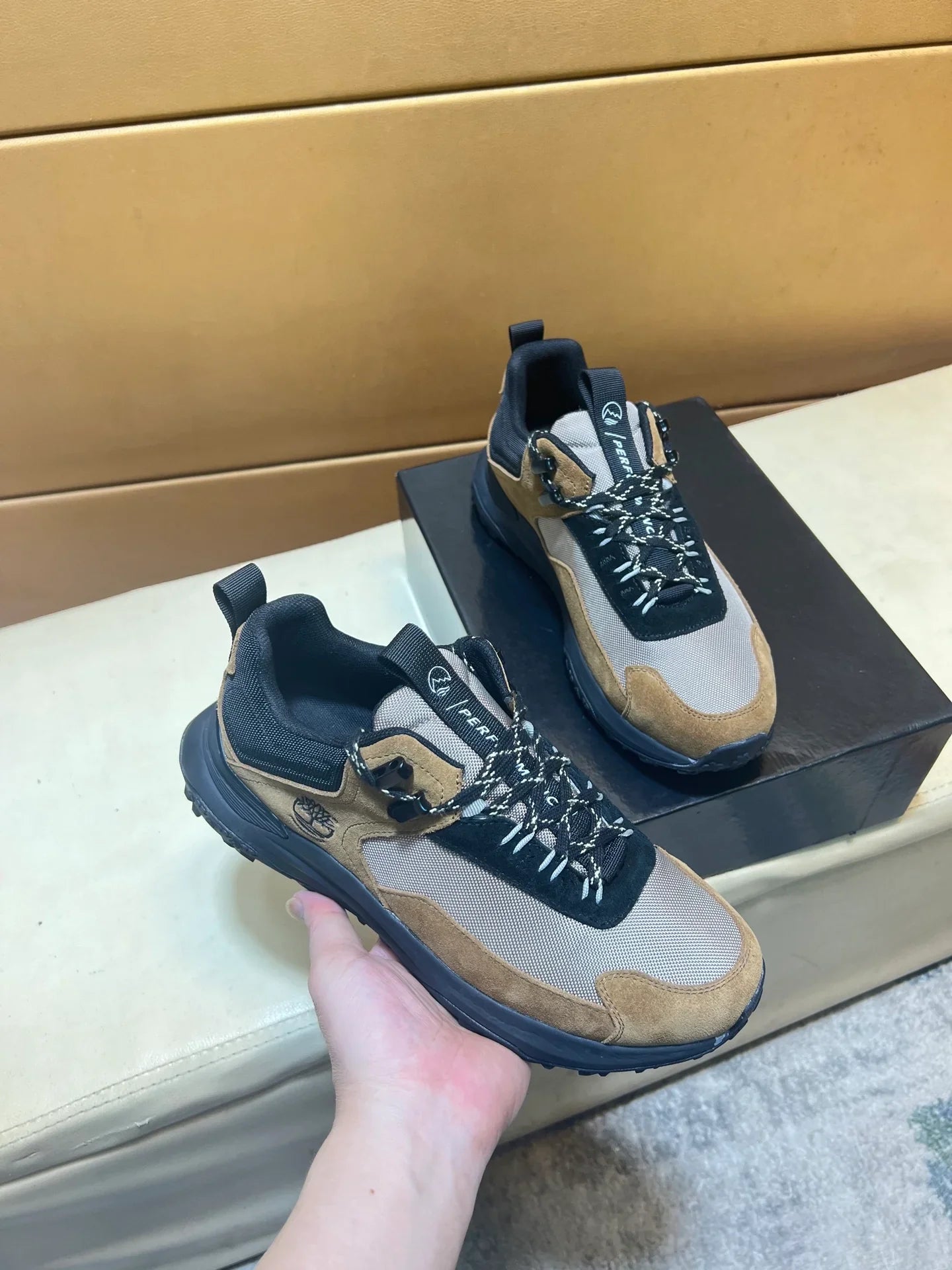 Low cut outdoor casual shoes