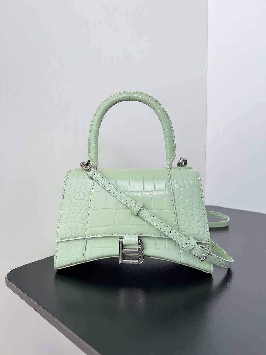 Crocodile patterned white gold buckle shoulder bag