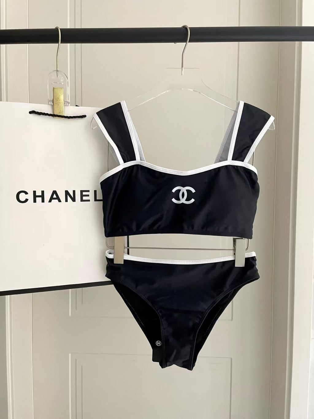New Split Wide Shoulder Strap Swimsuit