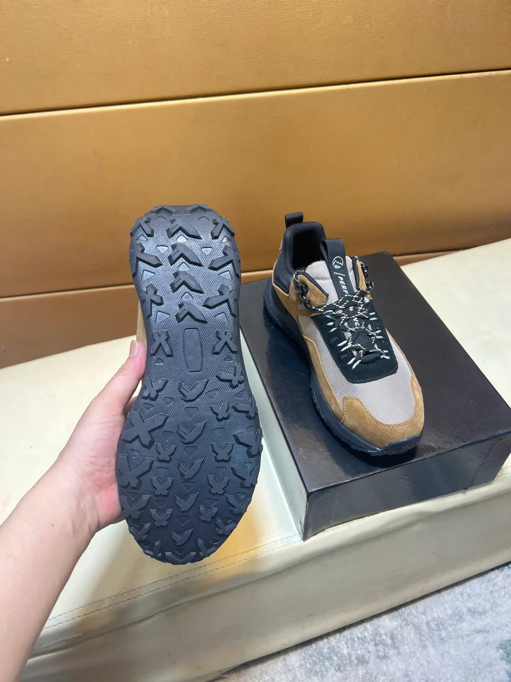 Low cut outdoor casual shoes