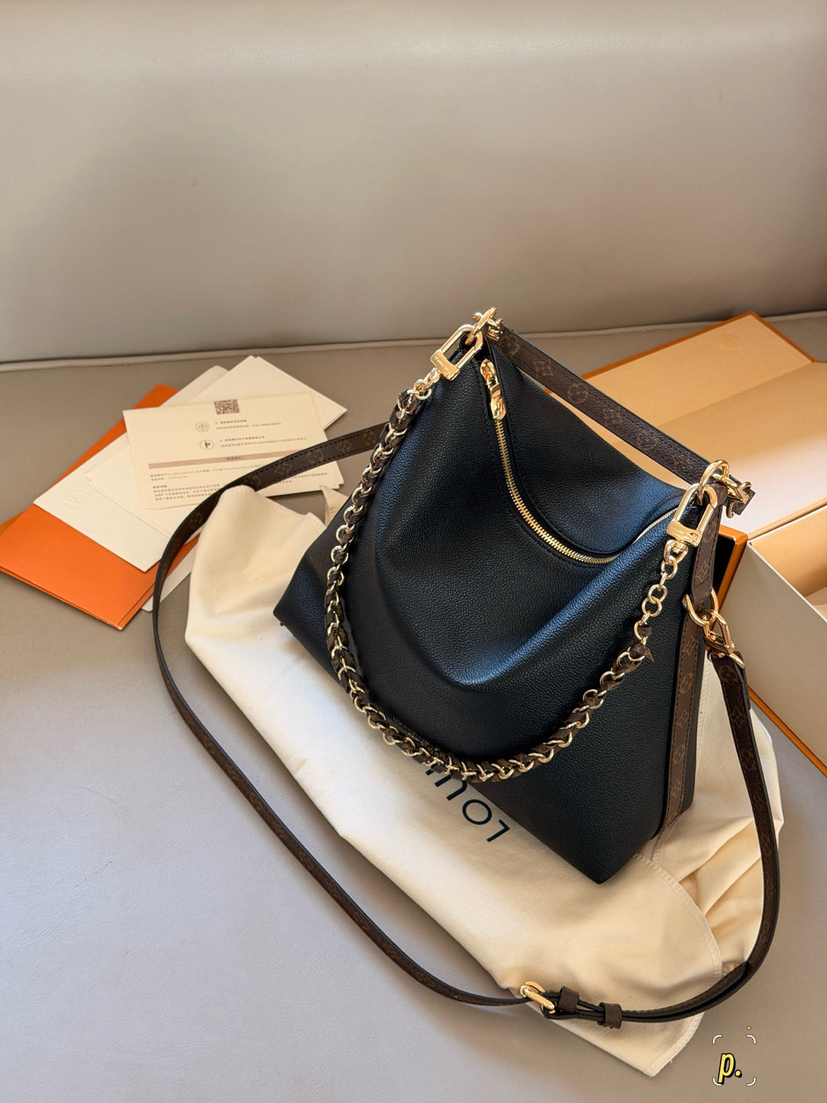 Pure black crescent chain tote bag