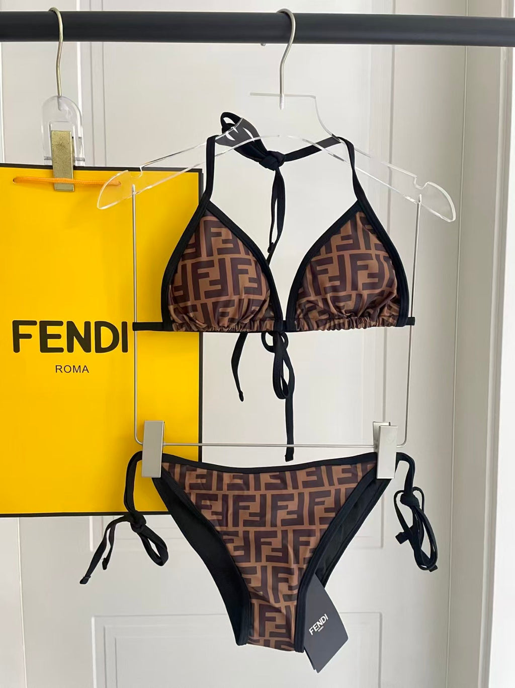 New split camisole swimsuit