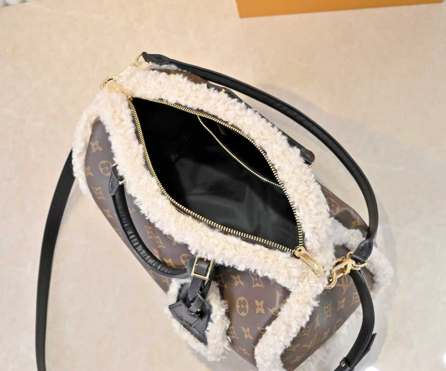 Canvas paired with comfortable wool leather handbag