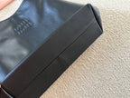 Vertical trapezoidal tote bag