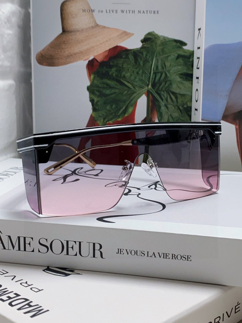Large frame letter logo fashionable sunglasses