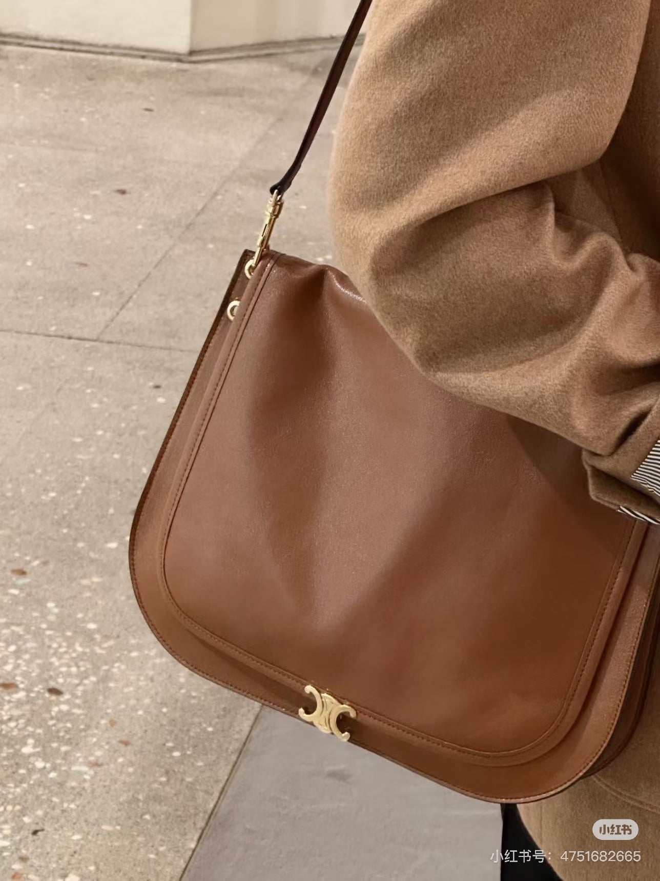 Single button tote bag shopping bag