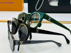 Fashionable round sunglasses