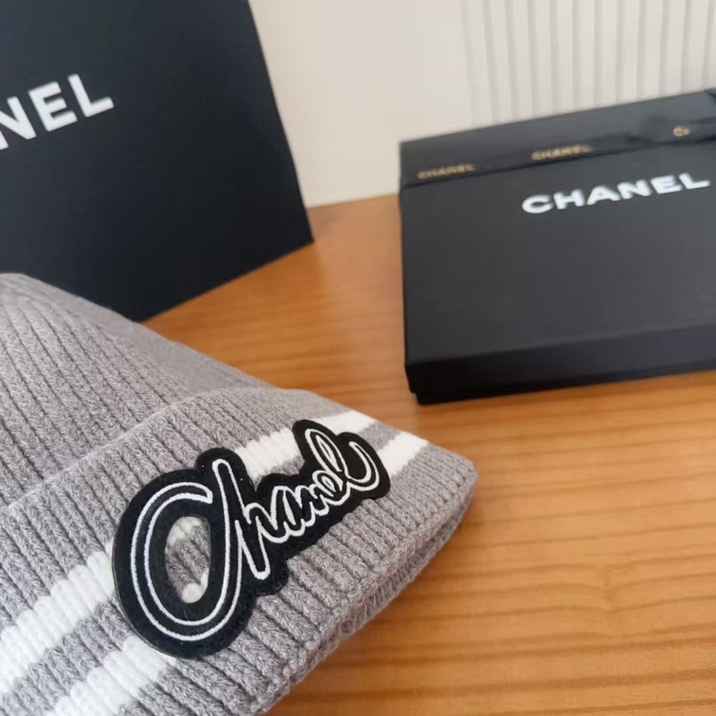 New autumn and winter hats
