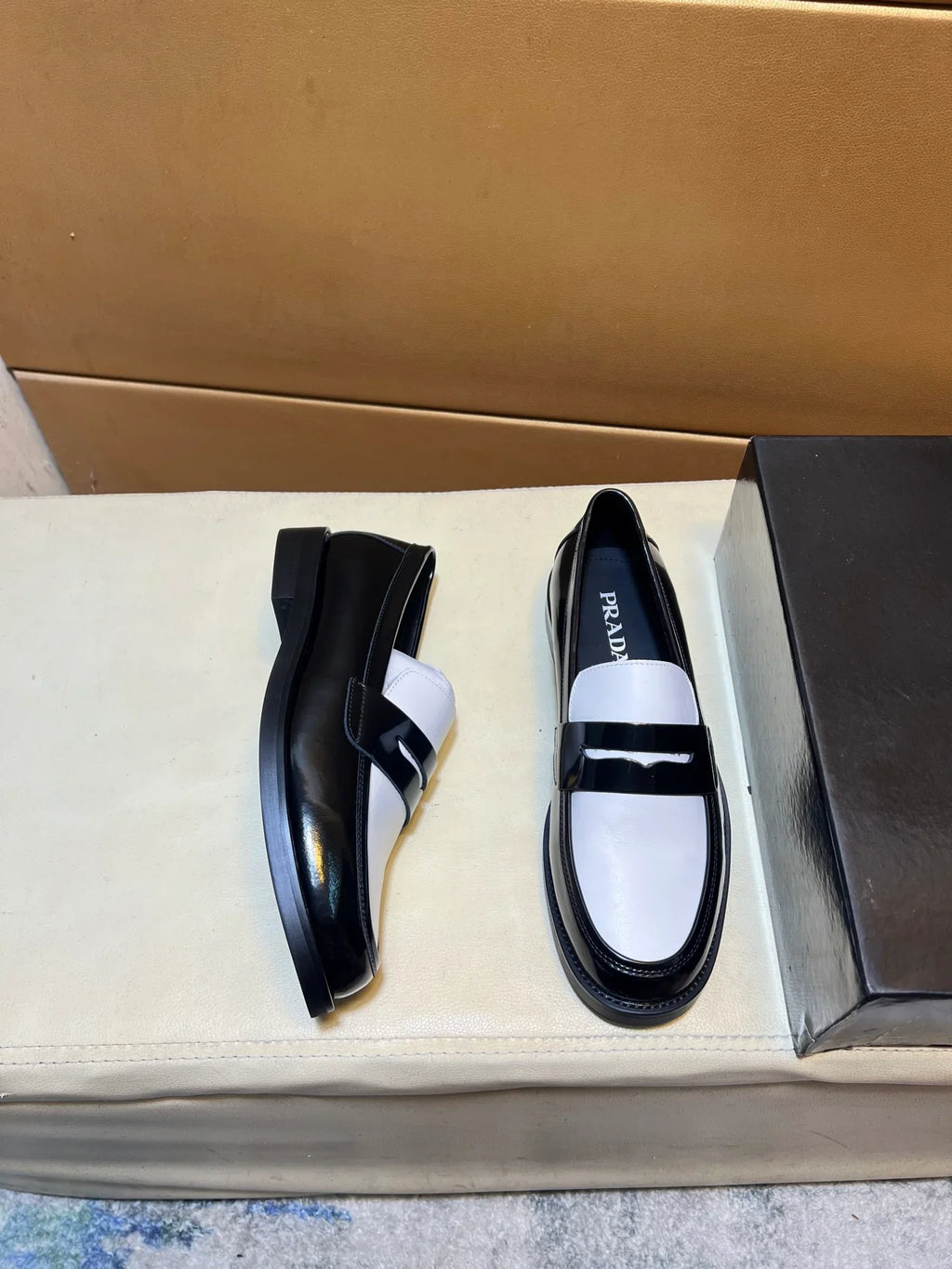 Modern style sports shoes